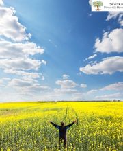 Siegerpose im weiten Feld