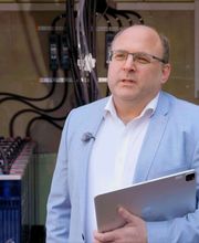 Dipl.-Ing. Thomas Tschaftary, Geschäftsführer von autarxia, im Interview mit der Deutschen Energie-Agentur (dena).