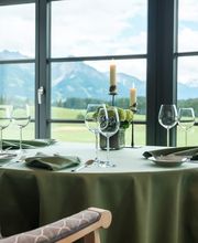 Sitzplätze direkt am Fenster und Ausblick auf die Allgäuer Alpen.