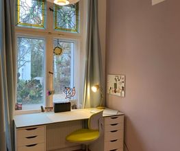 Von Kinderträumen zu Teenager-Vibes: Dieses Zimmer haben wir mit Liebe zum Detail verwandelt. Modernes Design trifft auf frische Farben – eine Wohlfühloase, die zum Träumen, Lernen und kreativ Sein einlädt.