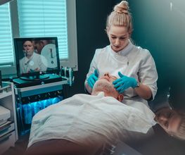 Hydrafacial-Behandlung Mann