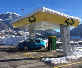 E-Ladestation in Thusis; bedacht; schneebedeckt;
2 x CCS-Combo, max. 150kW
1 x CHAdeMO, max. 50kW