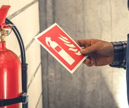 Wir installieren Ihren Feuerlöscher und auch die passende Beschilderung