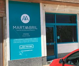 marta-abril-herrero-fachada-oficina-01-g.jpg
