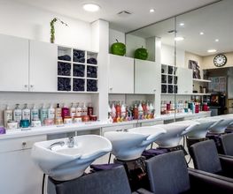 Neuilly Coiffure image 17