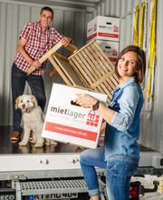 Lagercontainer auf LKW.jpg