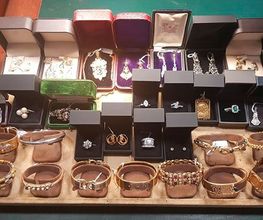 Joyera-Antigedades-Abella-variedad-de-joyas-2.jpg
