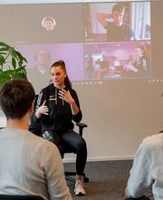 Ein gut geplanter Gesundheitstag im Unternehmen schafft Aufmerksamkeit für wichtige Themen wie Bewegung, Ernährung und mentale Gesundheit.