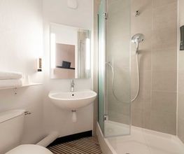 B&B HOTEL Calais Centre Saint-Pierre image 5