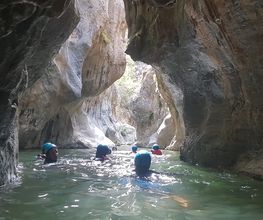 canyoning málaga, barranquismo marbella, descenso de barranco costa del sol, canyon activity marbella, canyoning benahavis, marbella activities, things to do marbella, things to do malaga.