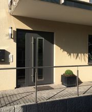 Aluminium Haustür mit Fenstern in Aluminium