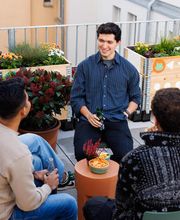 Guests and Community at the roof terrace