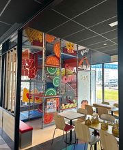 Burger King Clichy-sous-Bois vous invite à découvrir son aire de jeu Play King, un espace amusant et sécurisé pour les enfants.
