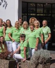 Team vor der Apotheke Luckenbach in Edenkoben
