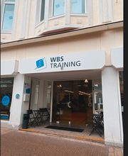 Eingangsbereich zum Standort der WBS TRAINING in der Fußgängerzone Velbert.