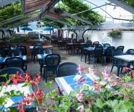 Café, Restaurant du Port Bild 3