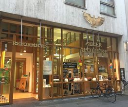 Aussenansicht der Adler-Apotheke