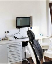 Zahnarzt Dr. Thomas Thometzki, M. Sc. Implantologie & orale Chirurgie, Ästhetik und Veneers Bild 3