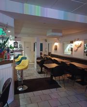 Banana Café image 3