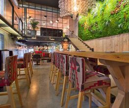 la-central-gastro-interior-02.jpg