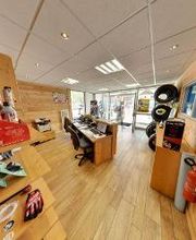 Euromaster Briançon Pneus image 10