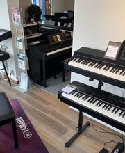 Ausstellung Stagepianos im Pianohaus Kemp in Bielefeld