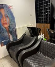 Wartebereich - Cut by B & Team | Friseur Münster