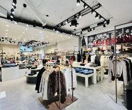 GUESS imagen 7