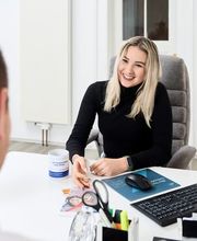 Beratungsgespräch AXA Versicherung Kehde & Zerwer in  Detmold - KFZ-Versicherung in Detmold