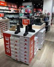 Schuhabteilung im Store Köln. Abgebildete Produkte, Preise, Aktionen und Verfügbarkeiten können je nach Zeitpunkt und Standort variieren.