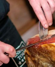 Enrique Tomás - Cerrada Nos trasladamos junto a las puertas J48-J51 imagen 8