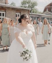 Linie 8 Brautmoden - Curvy Bride München Bild 2