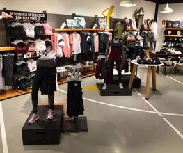 Nike Store Diagonal imagen 14