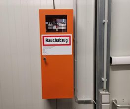 Wartung pneumatischer RWA-Anlagen mit Lichtbandklappen
