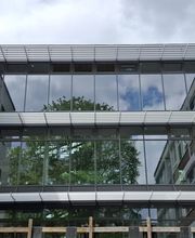 auskragender Sonnenschutz