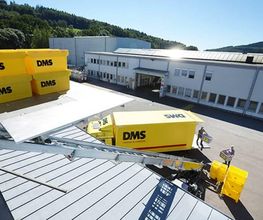 DMS-Betriebsgelände mit gelben Umzugsfahrzeugen