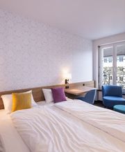 Hotel Kino Bar, Loge AG Bild 1