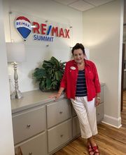 RE/MAX SUMMIT image 7