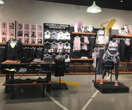 Nike Store Diagonal imagen 4