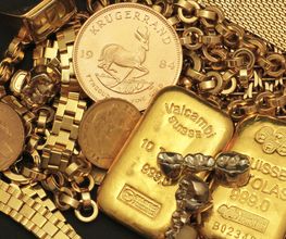 Wir kaufen Ihr Altgold: Schmuck, Dentalgold, Münzen, Barren u.v.m. Nehmen Sie Kontakt zu uns auf +49 7242 95351-77 oder via E-Mail: info@scheideanstalt.de.