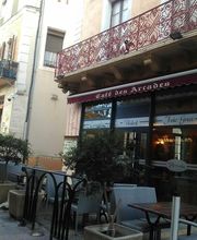 Hôtel Des Arcades image 3