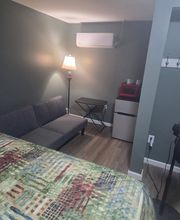 AA Royal Motel & Campgrounds image 1