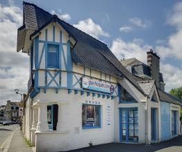 Guy Hoquet image 8