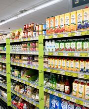 Vegan + Bio
Artikel von Biozentrale, Alnatura, Alpro, Oatly, veganz und Rügenwalder Mühle füllen unser großes Sortiment. Gerade im Tiefkühlbereich finden Sie eine große Auswahl an fleischlosen Produkten.