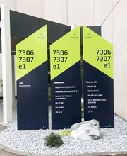 Leitsysteme — Pylone. Produziert von Komo Beschriftungen aus Ichenhausen.