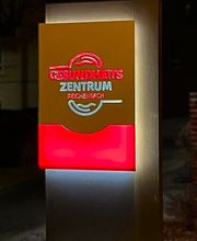 Gesundheitszentrum bei Nacht 2.jpg
