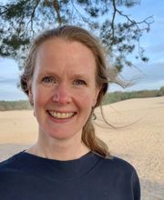 Annemiek, Mondhygiënist en eigenaar van De Mondzaak. Bij De Mondzaak werk ik niet alleen. Samen met collega mondhygiënist Antoinette helpen we onze cliënten aan een gezond, mooi en fris gebit!