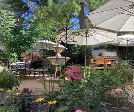 Restaurant Patta in Friedrichshagen, Blick in den Garten. Wir befinden uns ganz in der Nähe vom S-Bahnhof Friedrichshagen.