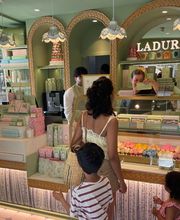 Ladurée Aix en Provence - intérieur boutique