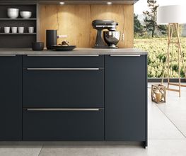 S50_FEEL_Schwarzblau_TRENTINO_Eiche Goldbraun_487_Detail.jpg